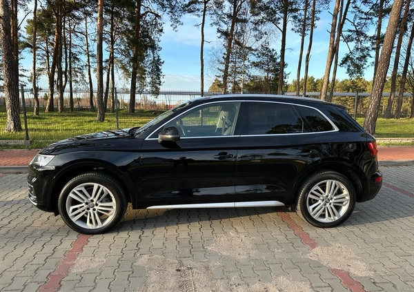 Audi Q5 cena 116000 przebieg: 117000, rok produkcji 2018 z Suchedniów małe 379